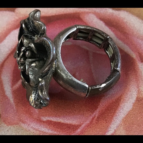 Vintage big floral stretch ring - Picture 2 of 5